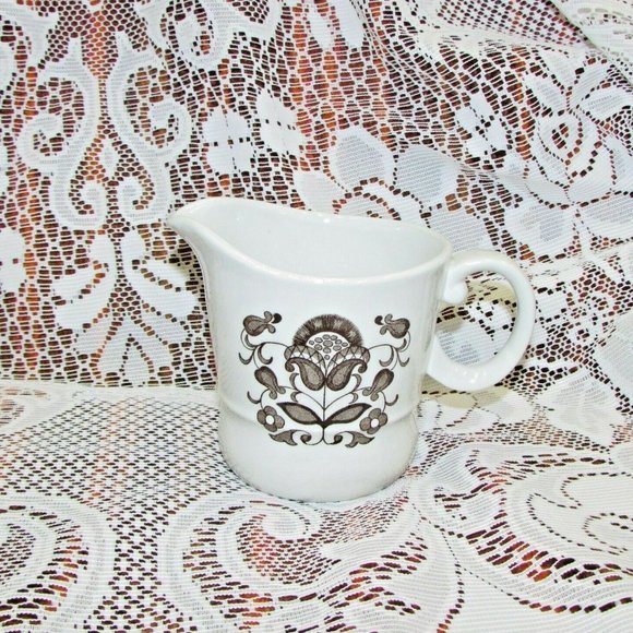 Wood & Sons WELLESLEY Creamer Cream Jug Vintage England Cottagecore - Picture 1 of 9